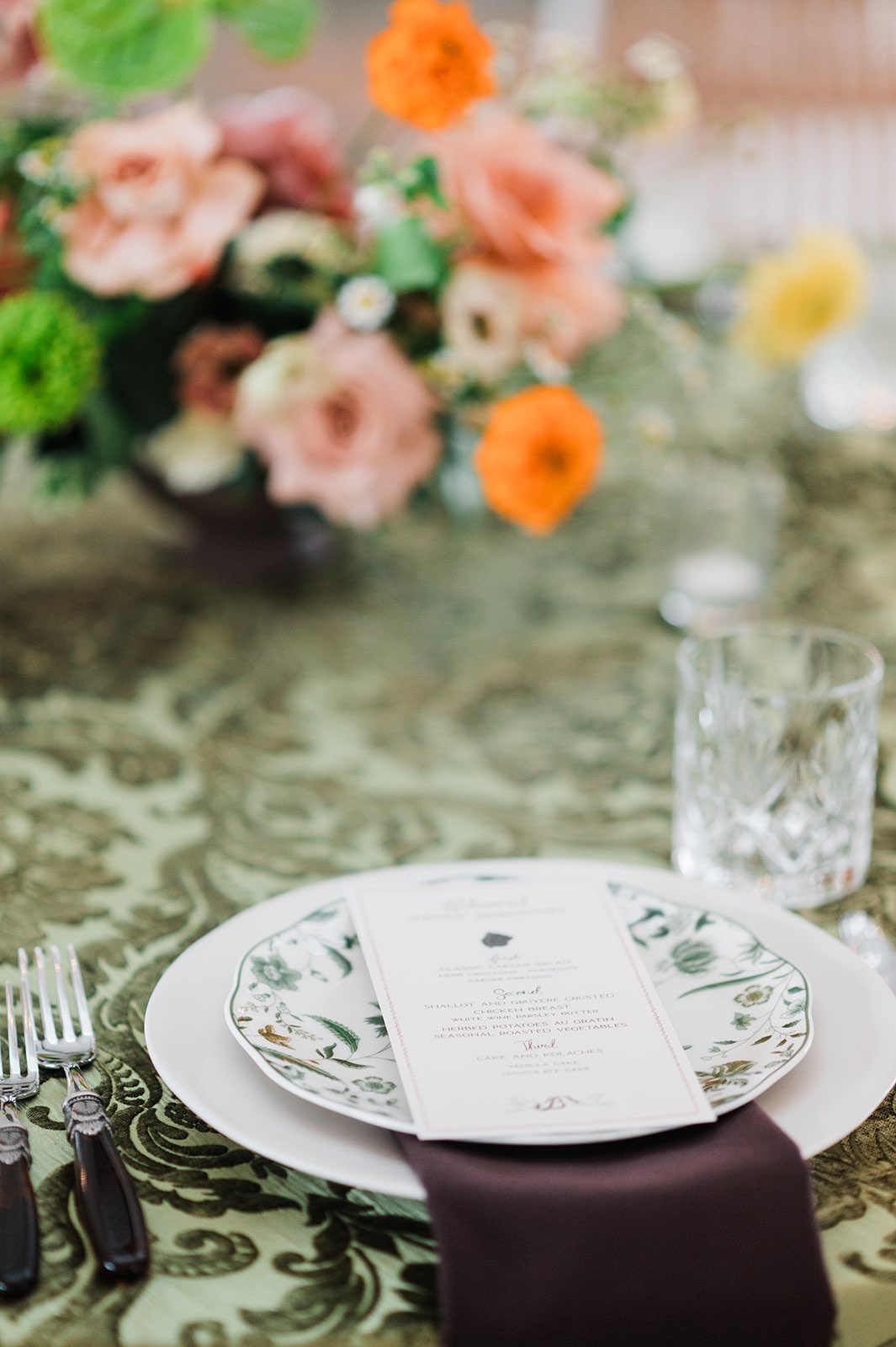 Vintage inspired wedding place setting 